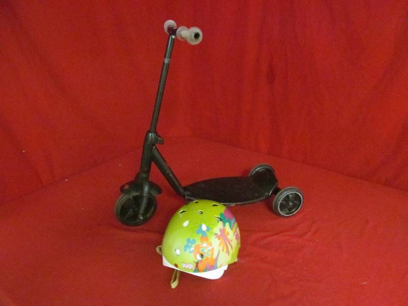 scooter , helmet