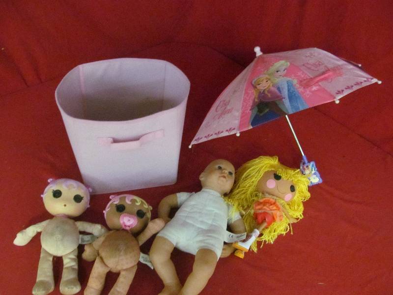 dolls, umbrella