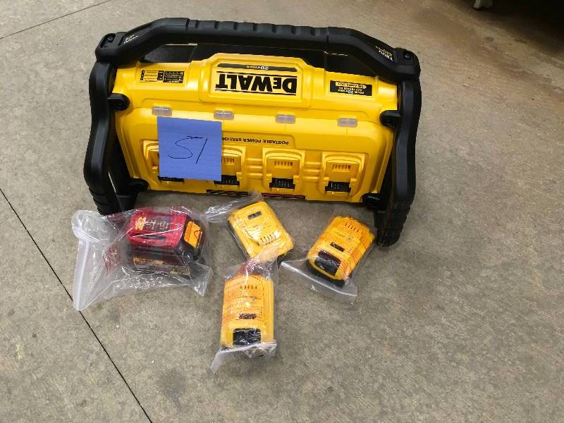 DeWalt DCB1800B 1800 Watt Portable Power Station and Parallel Battery Station not used