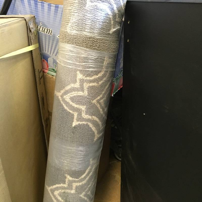 Wool Tufted Area Rug 5 ft x 7 ft not used