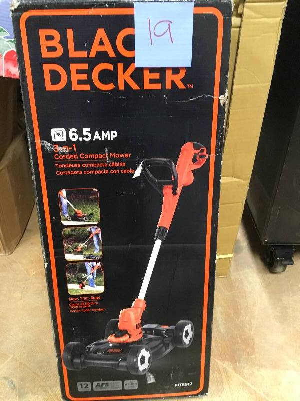 Black and Decker 12 in. 6.5 Amp Corded Electric Straight Shaft Single Line 3-in-1 String Grass TrimmerLawn EdgerPush Mower not used