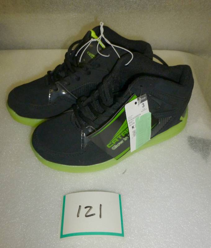 New Youth size 3 Black and Green gl...
