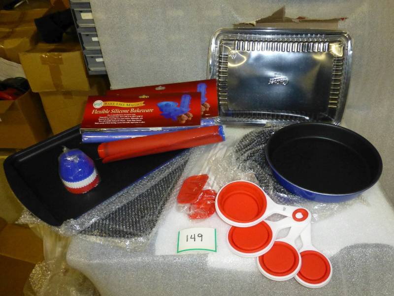 baking lot of 2 new cookie sheet pa...