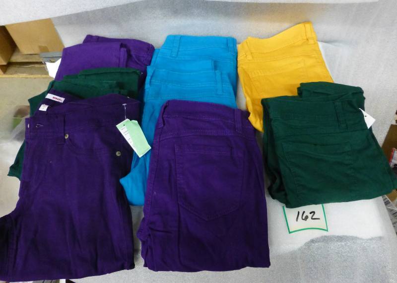 Eight pair Juniors ankle jeans, thr...
