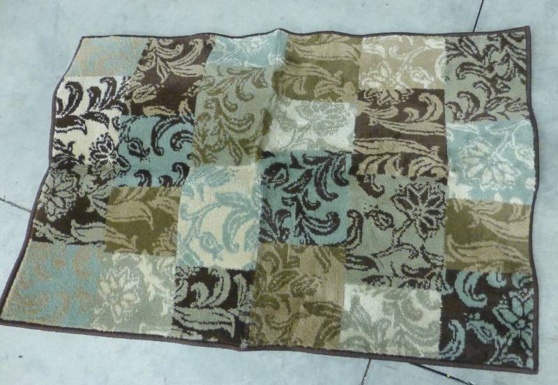 new rug 31x47 inches...
