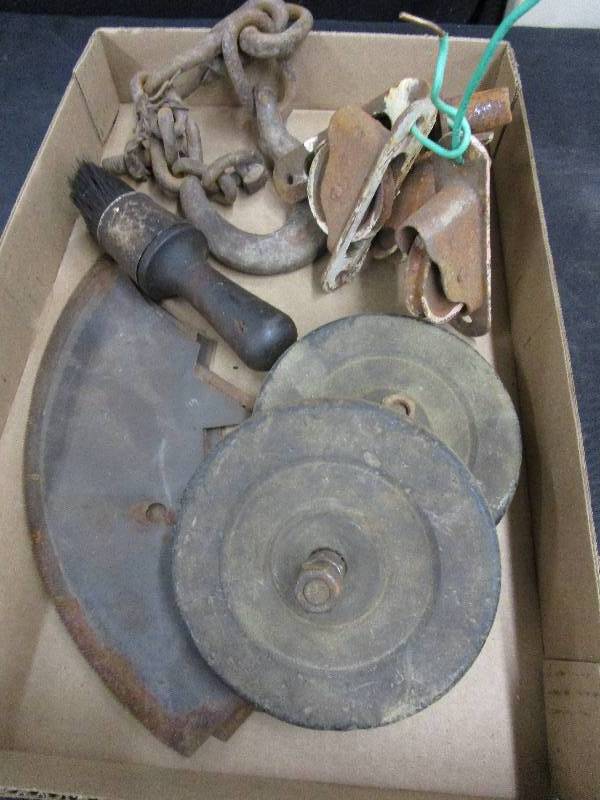 lot 8 image: Misc Box