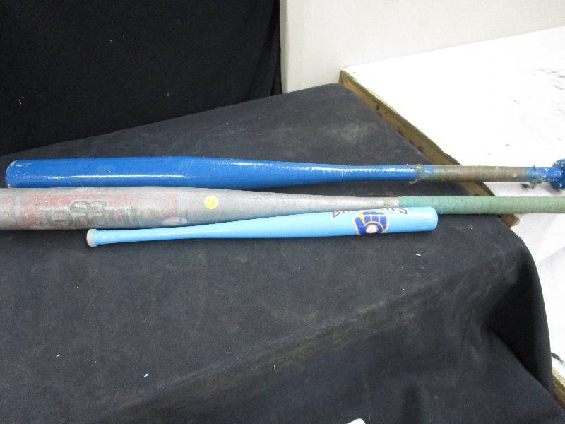 lot 26 image: Baseball and Sofball Bats