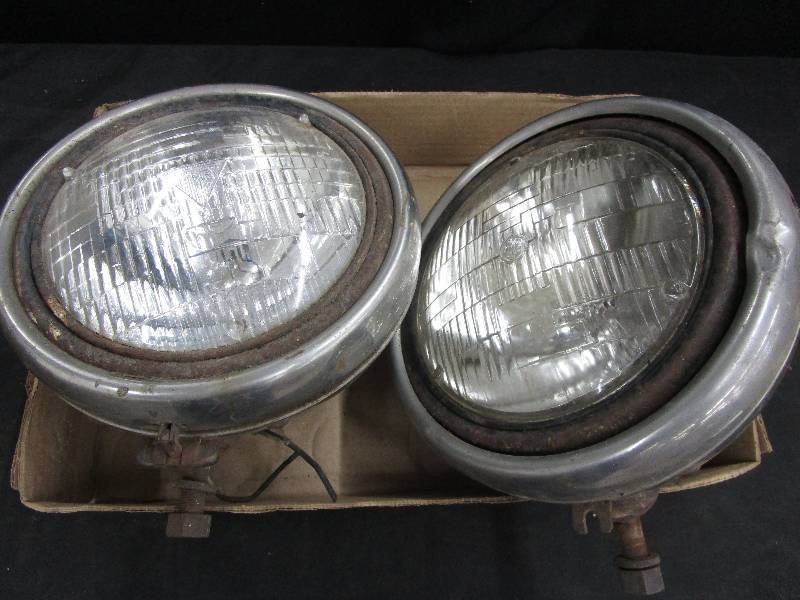 lot 29 image: Set of Model A Headlights