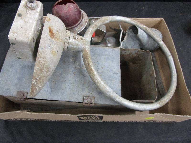 lot 40 image: Antanna , Light, Screens, Woodemn Box,