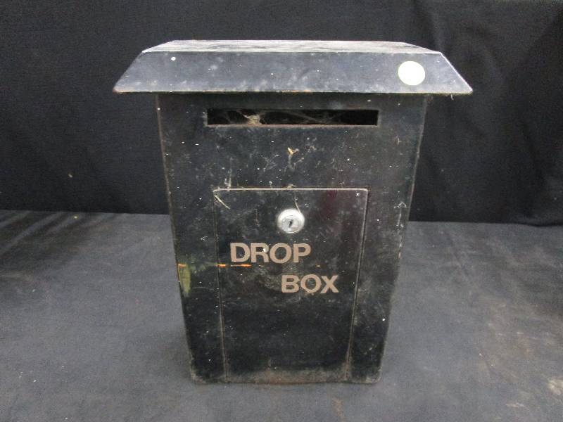 lot 66 image: Drop Box with No Key