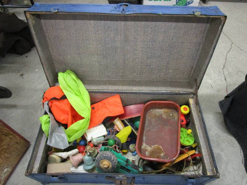 lot 92 image: Trunk Full of Toys