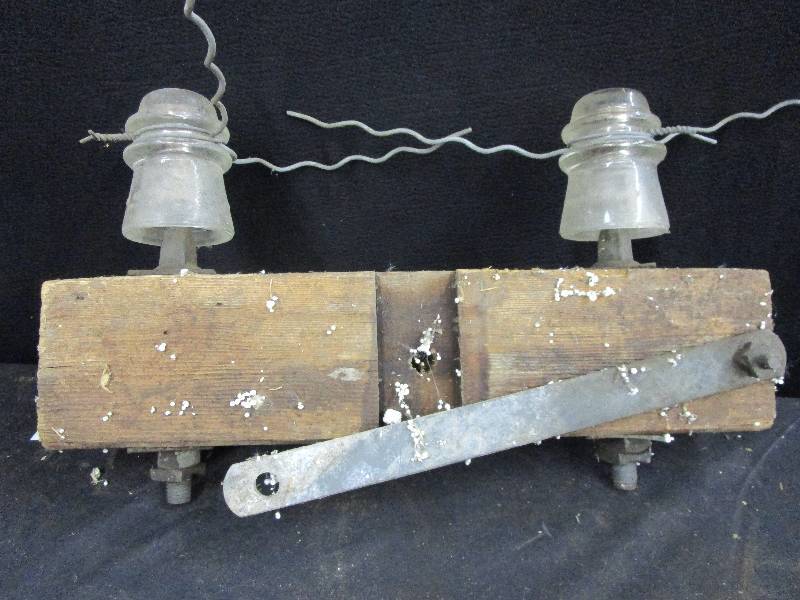lot 101 image: Insulators