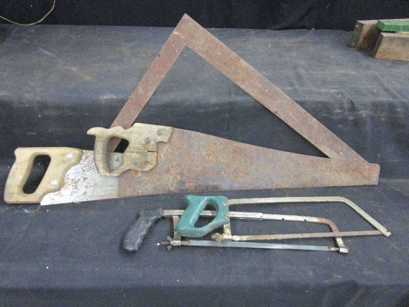 lot 111 image: Various Saws and Sqaure