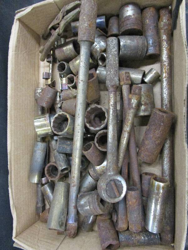 lot 118 image: Various Sockets