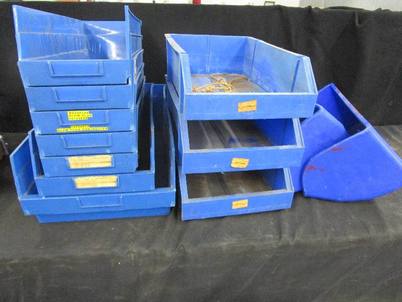 lot 126 image: Plastic Organizers