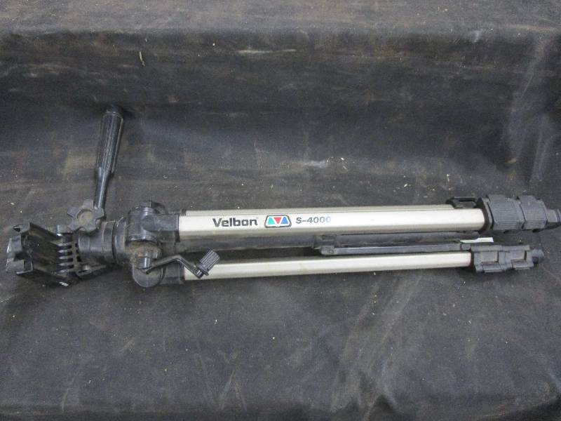 lot 129 image: Velbon s-4000 Tripod