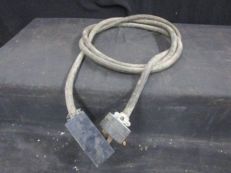 lot 132 image: Heavy Duty 660 Volt Extension Chord