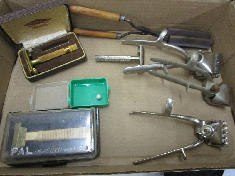 lot 150 image: Old Shaving Stuff