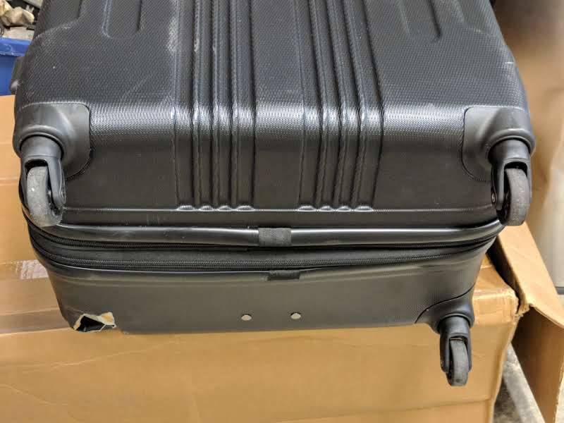 lot 101 image: Rockland 3-pc. Sonic Luggage Set Largest luggage piece has on wheel broken off