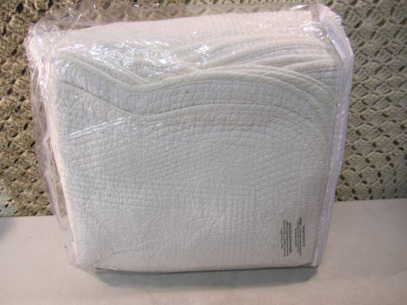 FullQueen Size Bedspread  D-2...