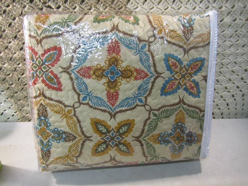 FullQueen Size Bedspread  F-2...