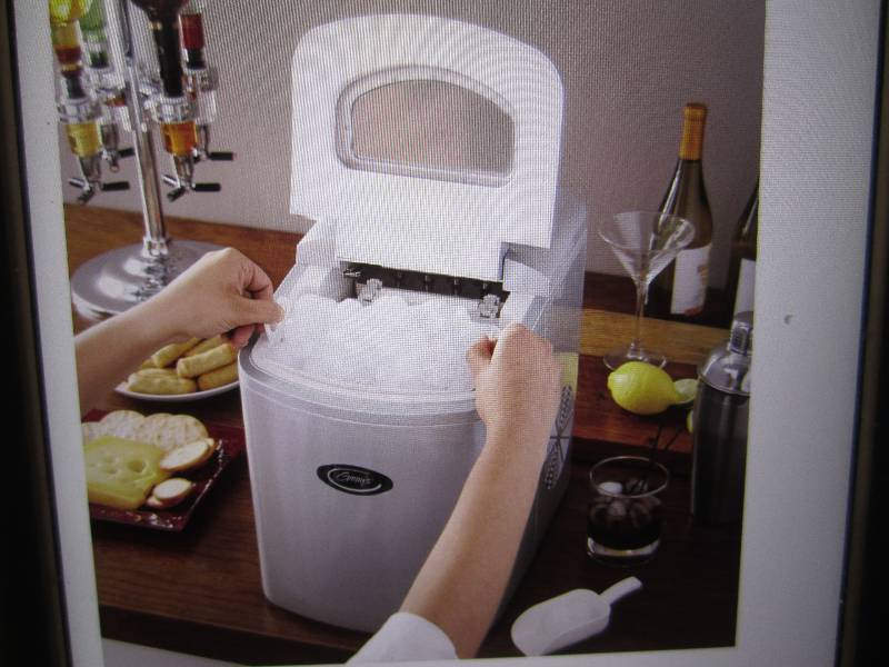 Ginnys Brand Ice Maker in Silver O...