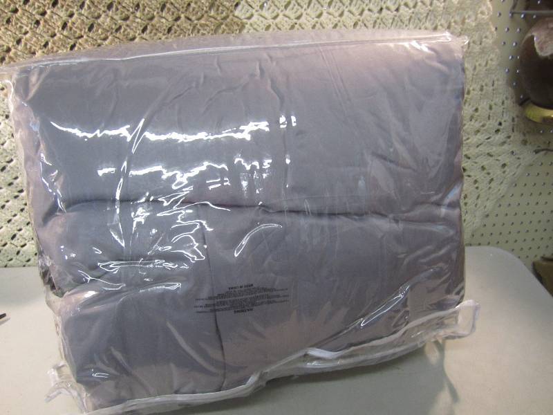 FullQueen Size Comforter and Pillo...