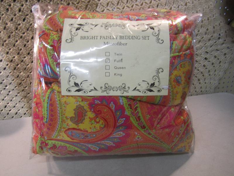 Full Size Bright Paisley Bedding Se...