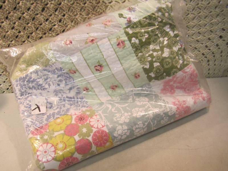 Twin Size Beadspread  A-2...