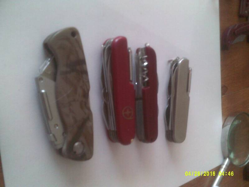 4 POCKET KNIVES