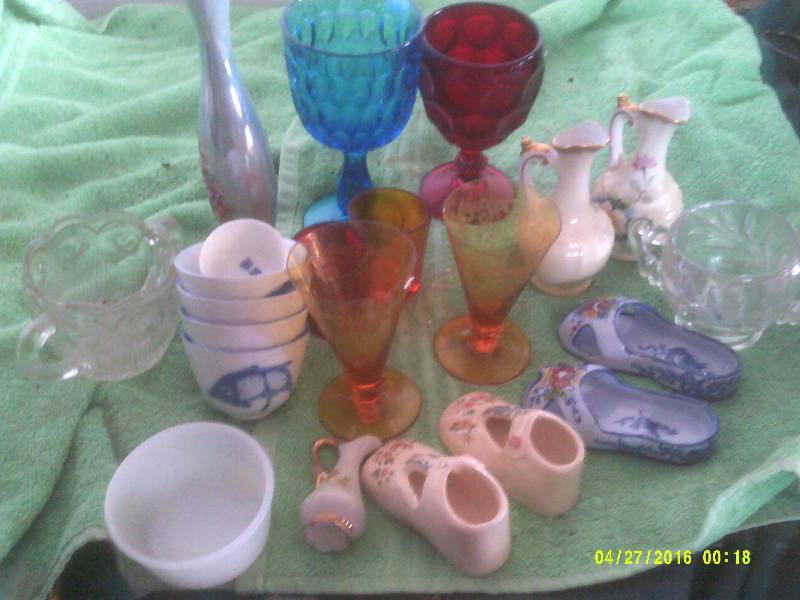 COLLECTIBLE GLASSWEAR