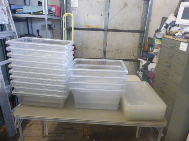 lot 11 image: 14 Carlisle Food Bins with Lids