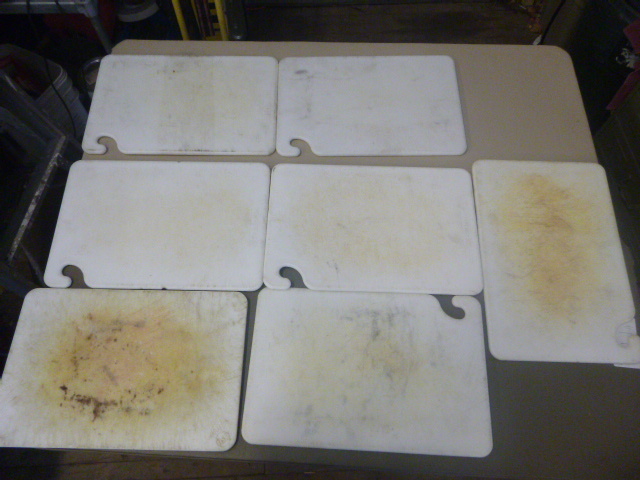 lot 14 image: 7 Plastic Cutting Boards