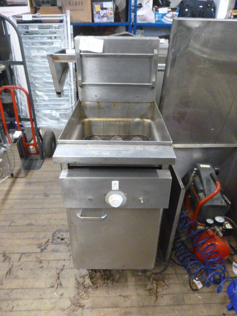 lot 40 image: Keating Fryer