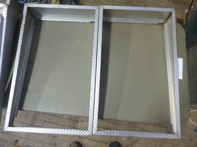 lot 55 image: 2 Risers for Steam Table