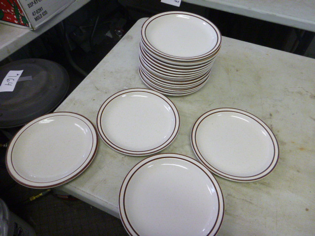lot 67 image: 18 Dinner Plates
