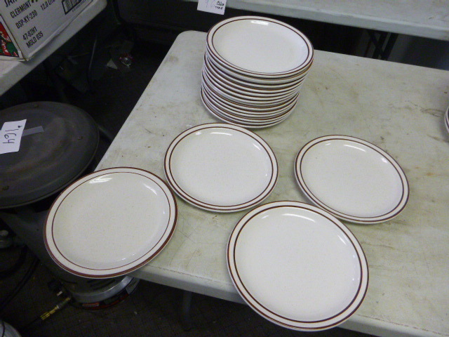 lot 68 image: 18 Dinner Plates
