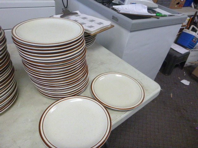 lot 75 image: 24 Dinner Plates
