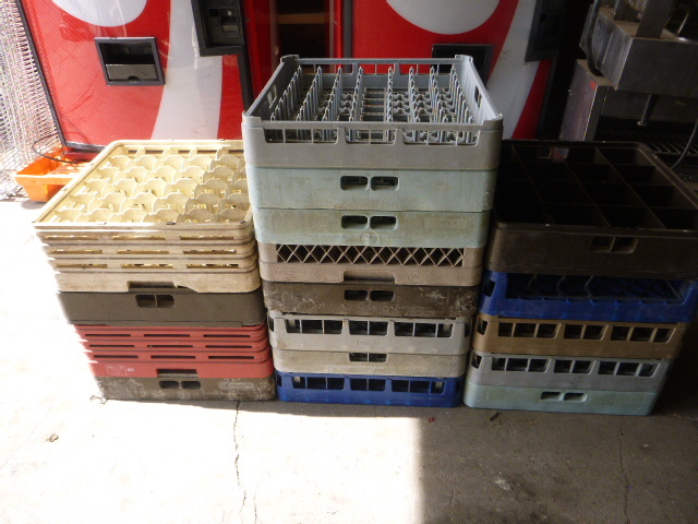 lot 91 image: 17 Commercial  Disk Racks