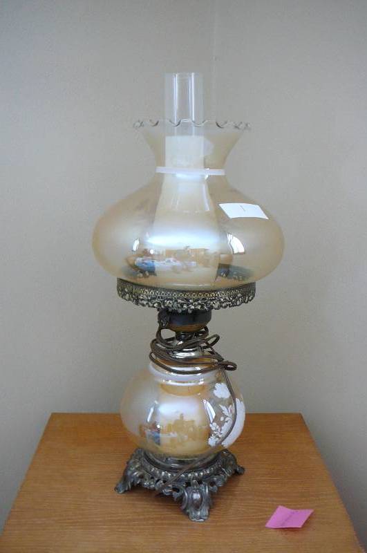 lot 1 image: Vintage Aladdin Lamp