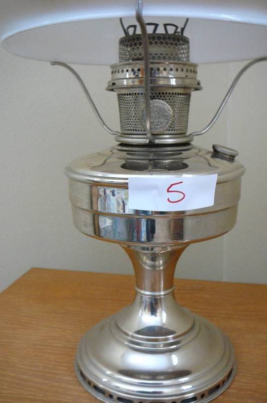 lot 5 image: Antique Aladdin Lamp