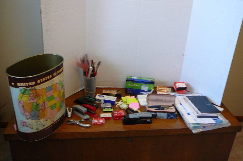 lot 19 image: Lot of Office Supplies
