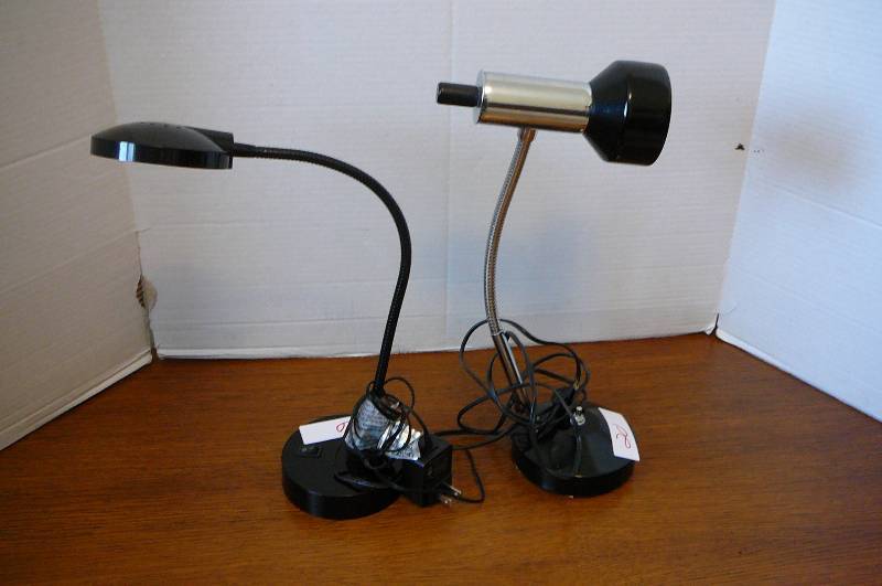 lot 20 image: Desk Light