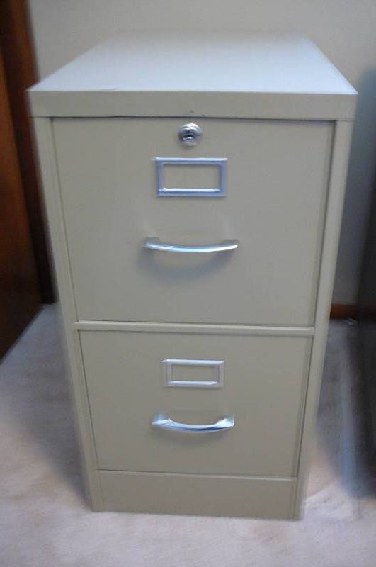 lot 28 image: 2 Drawer File Cabinet ( No Key )