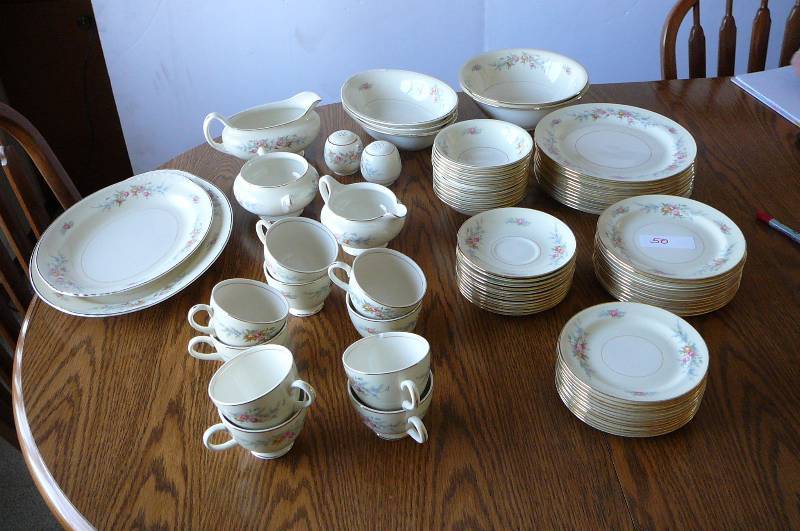 lot 50 image: China Set- Eggshell Nautilus Service For 12
