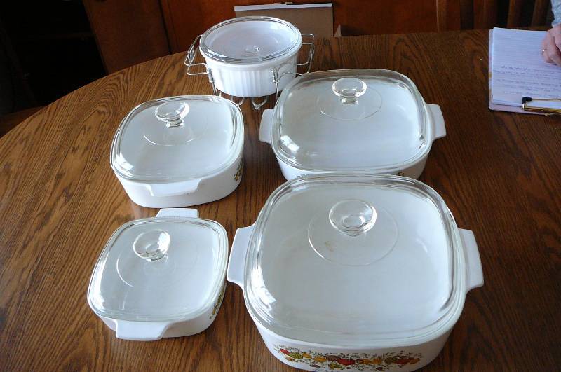 lot 53 image: Corning Ware Casseroles,
