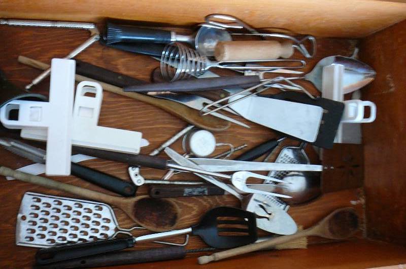 lot 64 image: Large Lot of Kitchen Utensils