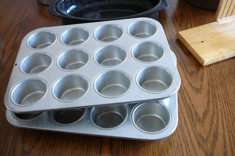lot 65 image: Bread Pans, Muffin Tins, Blue Roaster, Bread Slicer, Angel Food Cake Pan