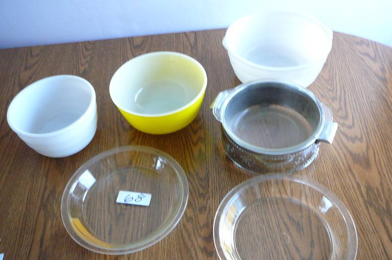 lot 68 image: Pyrex Baking Bowls, Pie Plates ( 2 Glass )