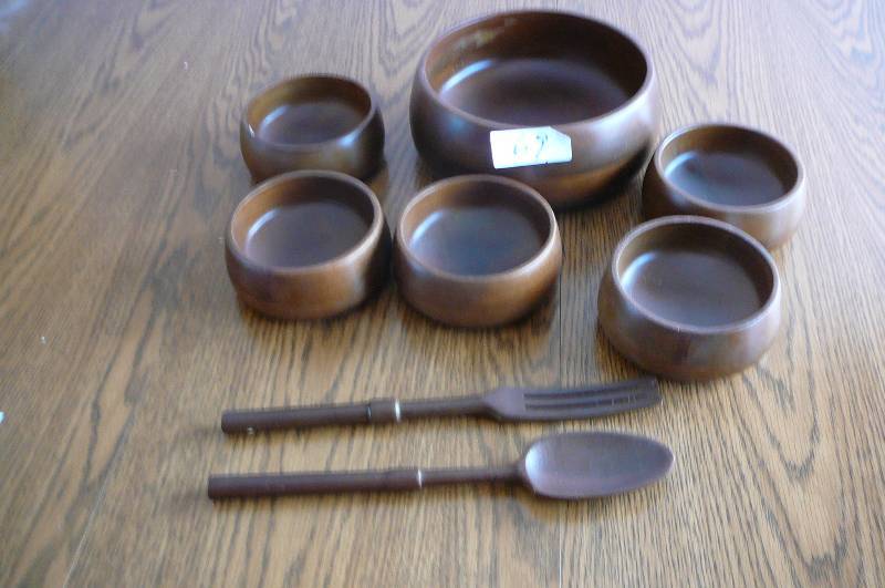 lot 69 image: Wooden Salad Set, Salad Bowls